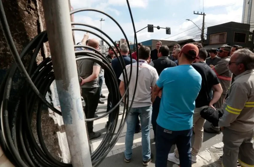 Encontro entre Prefeitura, Celesc e empresas de Telecom define próximos passos para retirada de cabos sem uso de postes